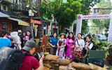 Hân hoan đón đoàn quân giải phóng về tiếp quản Thủ đô